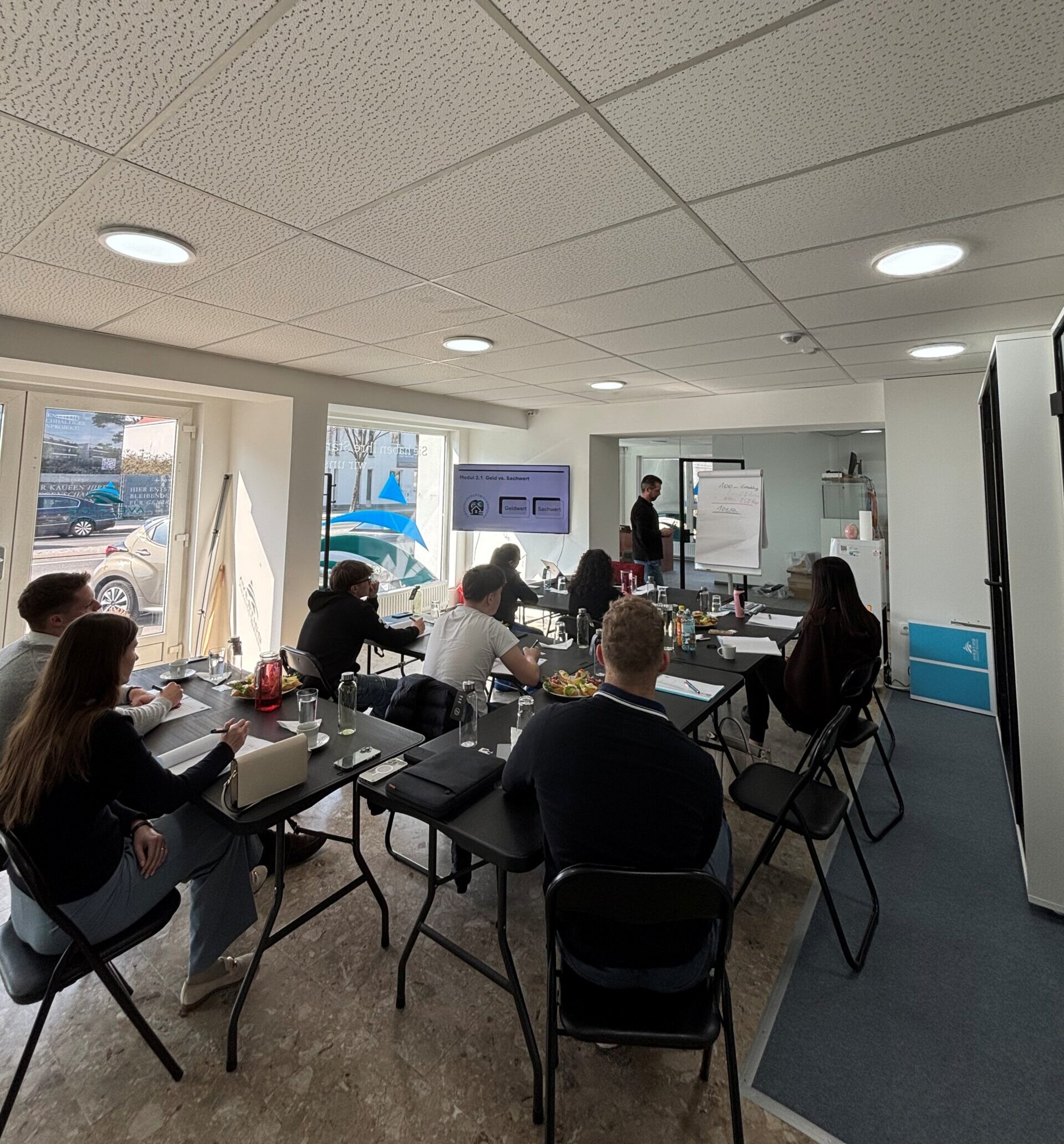 Avestico Newsletter Kurs Finanzbildung fuer Jugendliche scaled e1773909167133 - AVESTICO